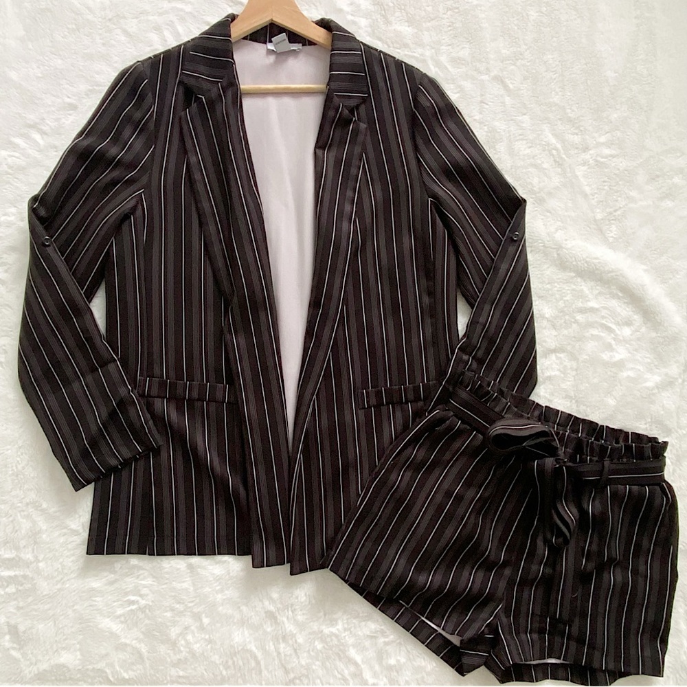 REVAMPED | Pinstripe matching blazer and short set - Picture 1 of 6